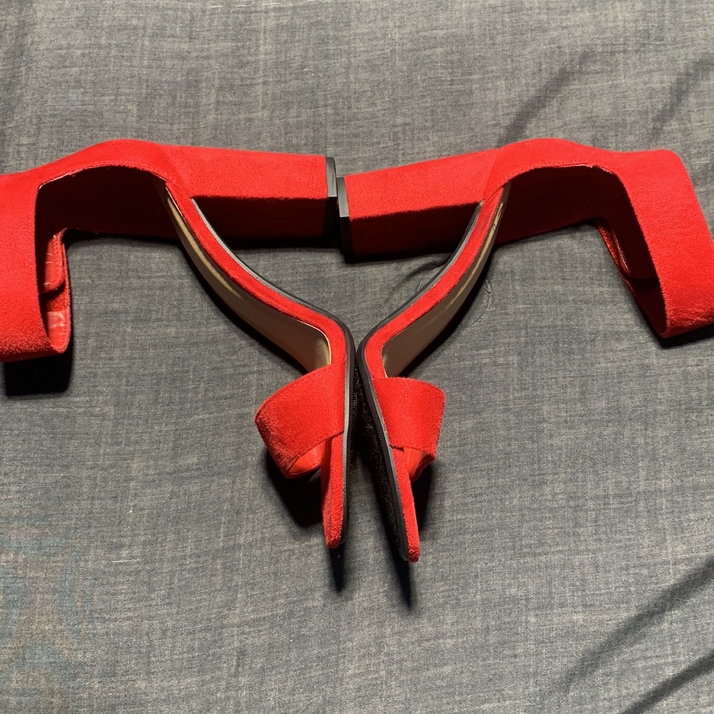 Heels - Picture 2 of 3